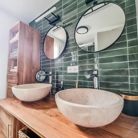 4 Stars By The Sea - Wifi - Parking - Clim 펜션